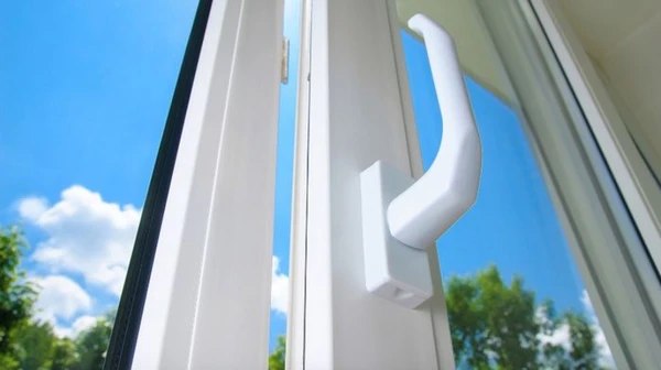 Dinyeper'da pencereler net ve şık bir şekilde nasıl temizlenir?