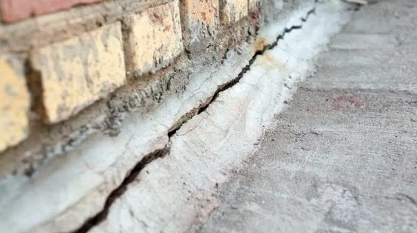 Bir evin temelinin acilen onarılması gerektiği nasıl anlaşılır?